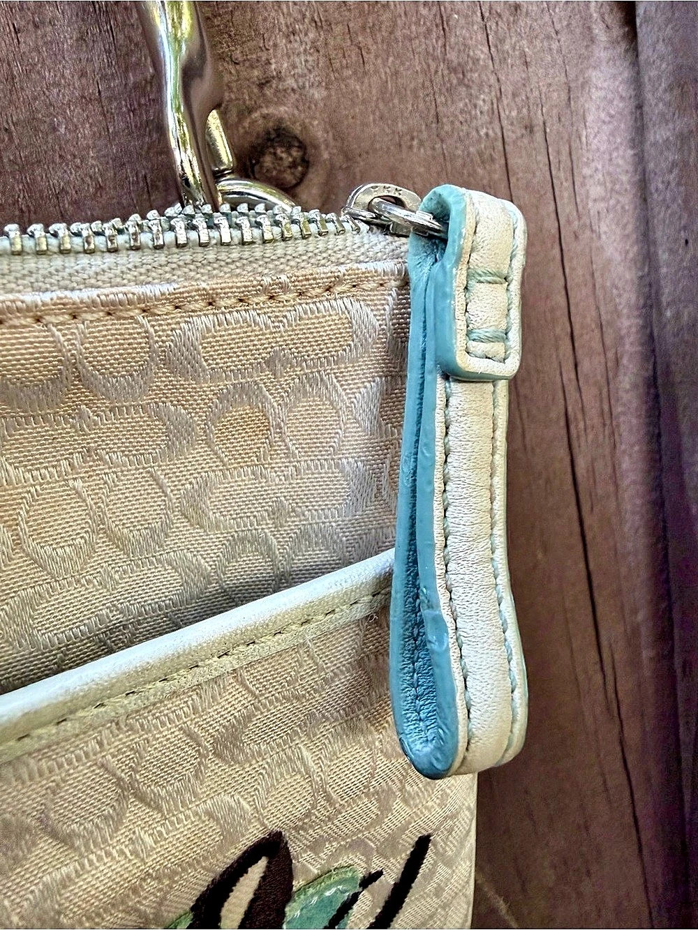 Limited Edition 2006 Coach Signature Jacquard Bumblebee Swingpack Crossbody Bag - Picture 9 of 16